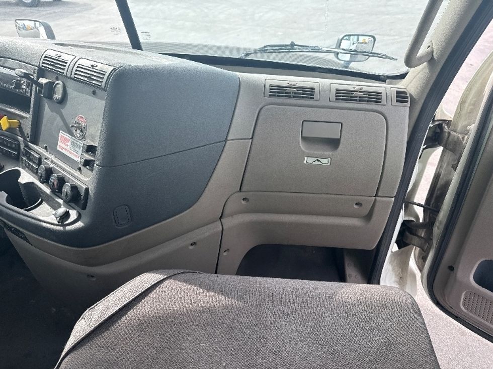 Day Cab Tractor-Heavy Duty Tractors-Freightliner-2020-Cascadia 11342ST-East Chicago-IN-225,667\n\t\tmiles-$ 36,000 - Image 13