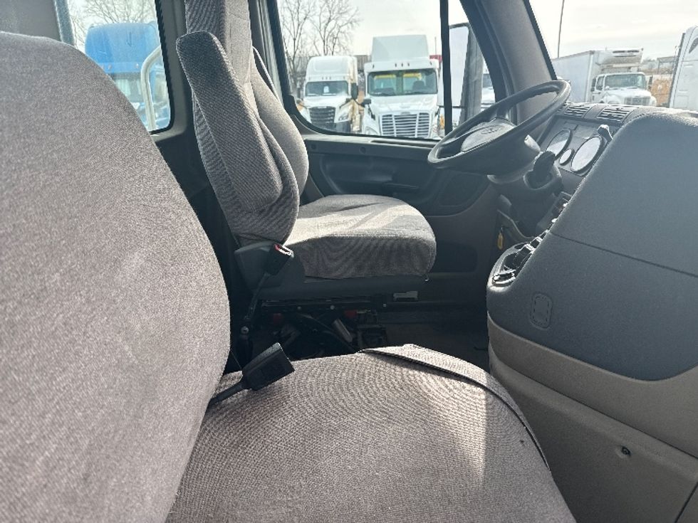 Day Cab Tractor-Heavy Duty Tractors-Freightliner-2020-Cascadia 11342ST-East Chicago-IN-225,667\n\t\tmiles-$ 36,000 - Image 14