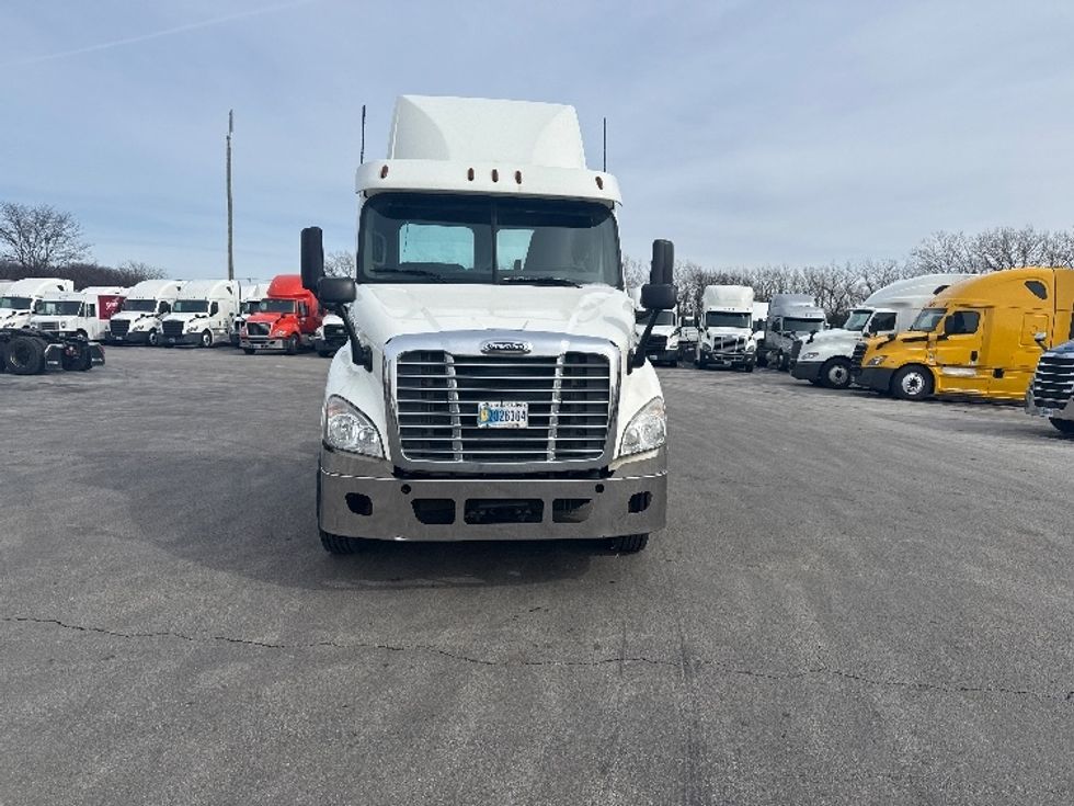 Day Cab Tractor-Heavy Duty Tractors-Freightliner-2020-Cascadia 11342ST-East Chicago-IN-225,667\n\t\tmiles-$ 36,000 - Image 2