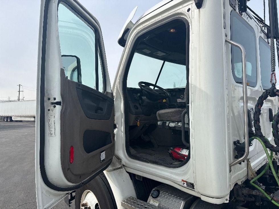 Day Cab Tractor-Heavy Duty Tractors-Freightliner-2020-Cascadia 11342ST-East Chicago-IN-225,667\n\t\tmiles-$ 36,000 - Image 9
