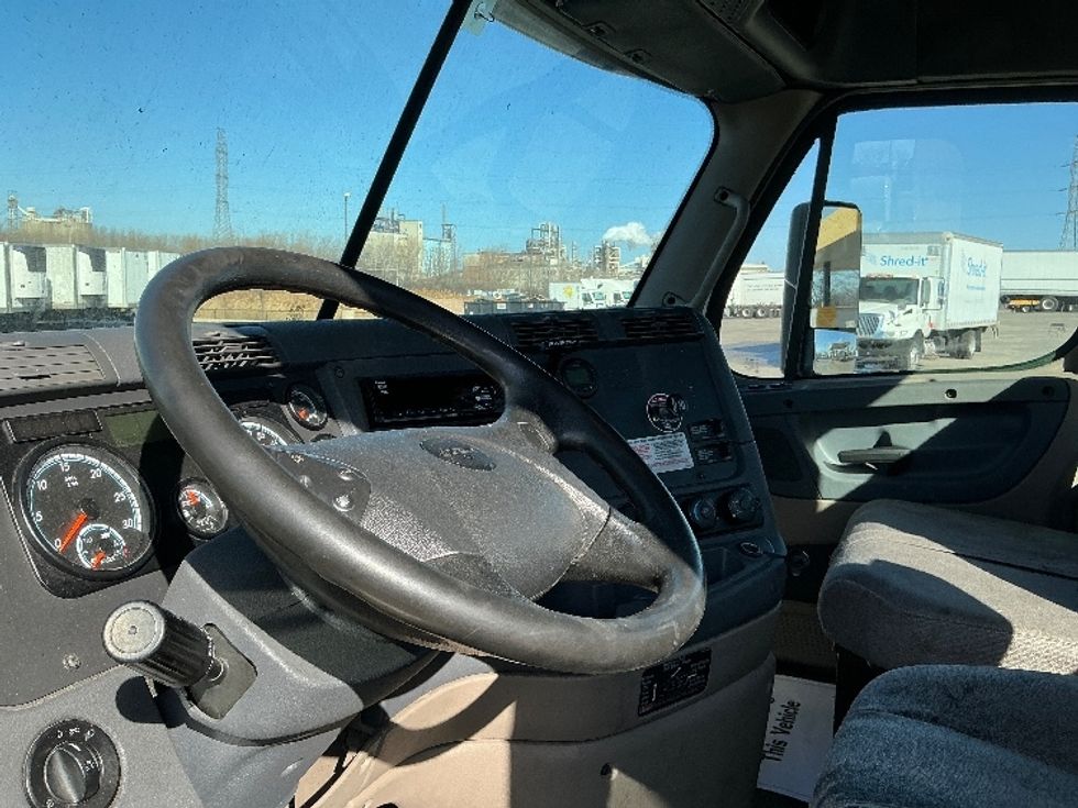 Day Cab Tractor-Heavy Duty Tractors-Freightliner-2020-Cascadia 11342ST-East Chicago-IN-276,074\n\t\tmiles-$ 33,750 - Image 10