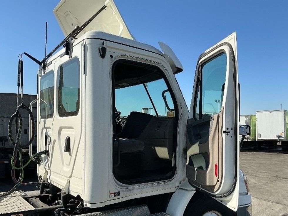 Day Cab Tractor-Heavy Duty Tractors-Freightliner-2020-Cascadia 11342ST-East Chicago-IN-276,074\n\t\tmiles-$ 33,750 - Image 12