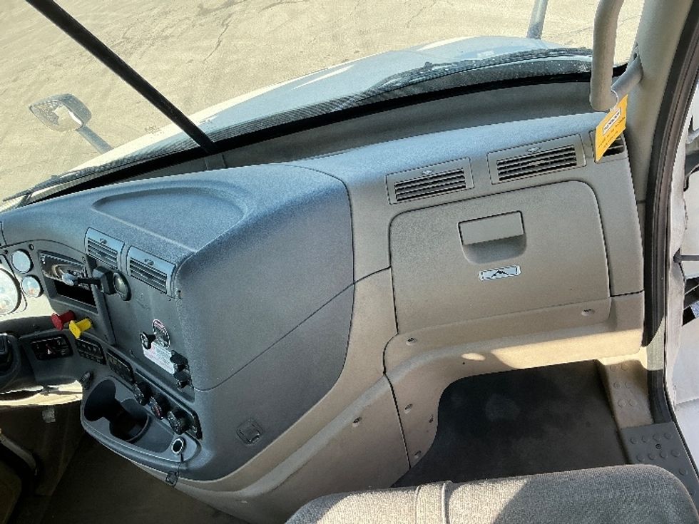 Day Cab Tractor-Heavy Duty Tractors-Freightliner-2020-Cascadia 11342ST-East Chicago-IN-276,074\n\t\tmiles-$ 33,750 - Image 13