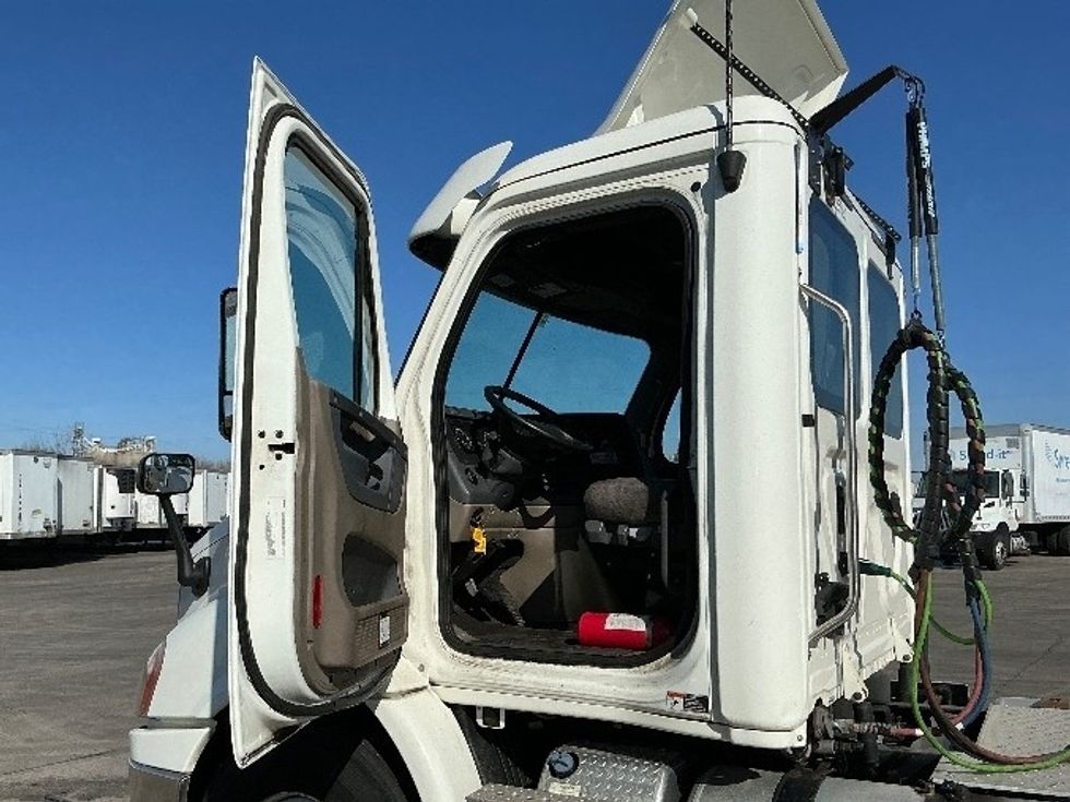 Day Cab Tractor-Heavy Duty Tractors-Freightliner-2020-Cascadia 11342ST-East Chicago-IN-276,074\n\t\tmiles-$ 33,750 - Image 9