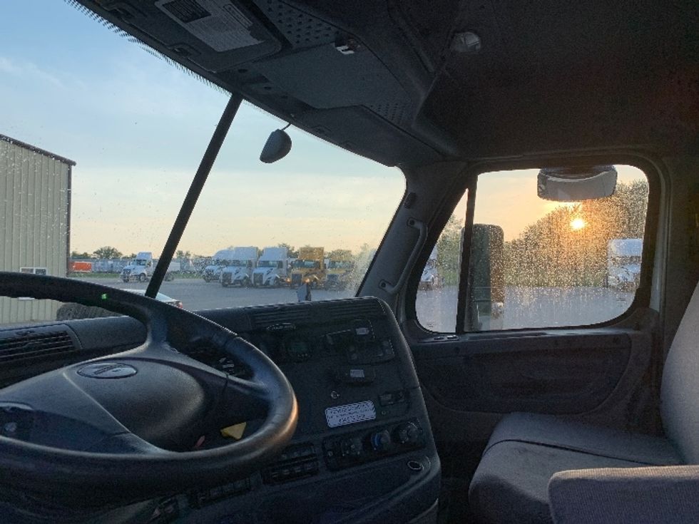 Day Cab Tractor-Heavy Duty Tractors-Freightliner-2020-Cascadia 11342ST-East Liberty-OH-103,945\n\t\tmiles-$ 35,750 - Image 10