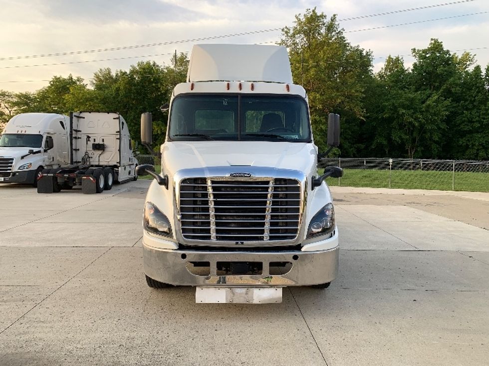 Day Cab Tractor-Heavy Duty Tractors-Freightliner-2020-Cascadia 11342ST-East Liberty-OH-103,945\n\t\tmiles-$ 35,750 - Image 2