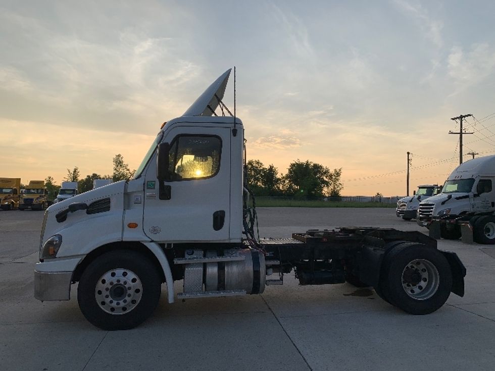 Day Cab Tractor-Heavy Duty Tractors-Freightliner-2020-Cascadia 11342ST-East Liberty-OH-103,945\n\t\tmiles-$ 35,750 - Image 4