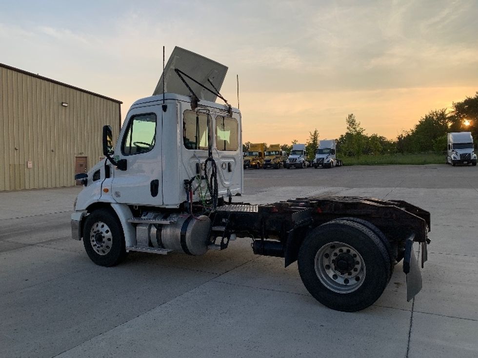 Day Cab Tractor-Heavy Duty Tractors-Freightliner-2020-Cascadia 11342ST-East Liberty-OH-103,945\n\t\tmiles-$ 35,750 - Image 5