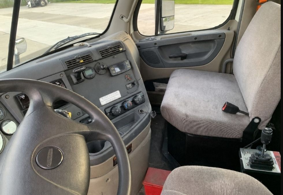 Day Cab Tractor-Heavy Duty Tractors-Freightliner-2020-Cascadia 11342ST-East Liberty-OH-93,392\n\t\tmiles-$ 44,750 - Image 10
