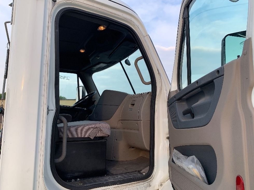 Day Cab Tractor-Heavy Duty Tractors-Freightliner-2020-Cascadia 11342ST-East Liberty-OH-93,392\n\t\tmiles-$ 44,750 - Image 12