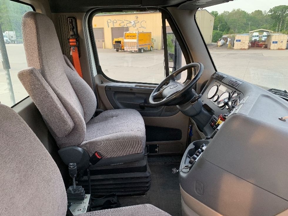 Day Cab Tractor-Heavy Duty Tractors-Freightliner-2020-Cascadia 11342ST-East Liberty-OH-93,392\n\t\tmiles-$ 44,750 - Image 14