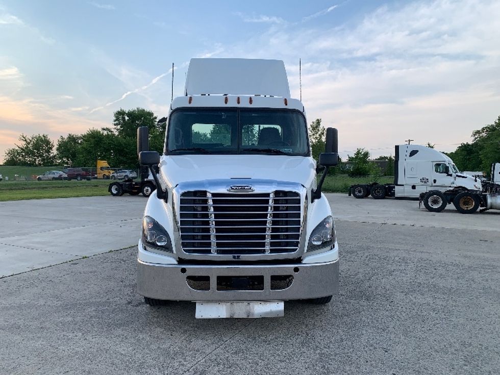 Day Cab Tractor-Heavy Duty Tractors-Freightliner-2020-Cascadia 11342ST-East Liberty-OH-93,392\n\t\tmiles-$ 44,750 - Image 2