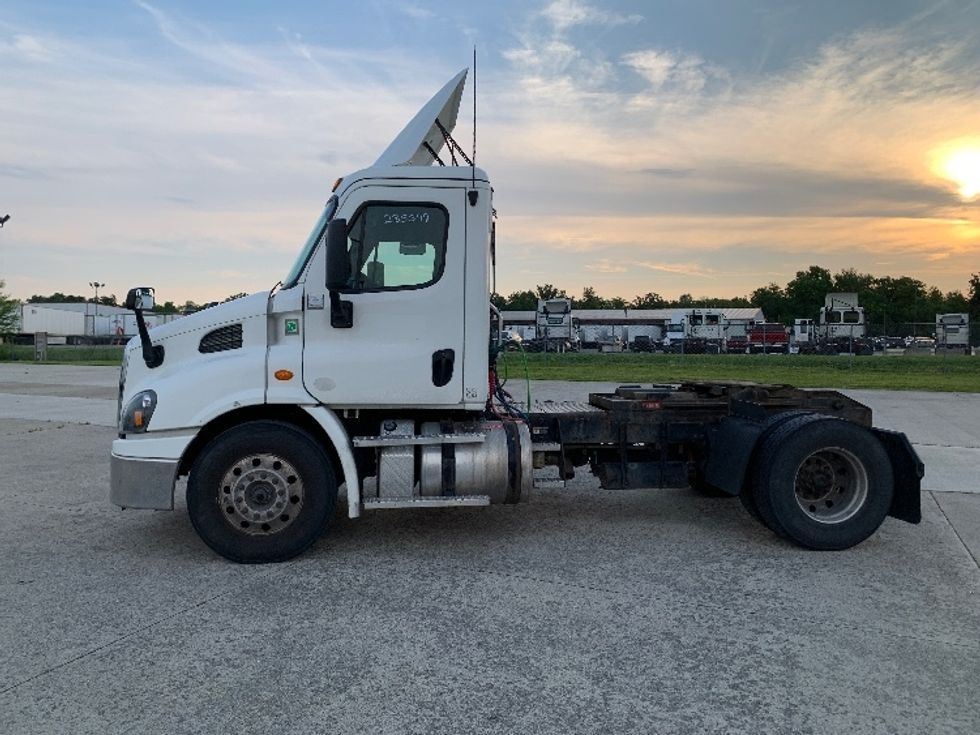 Day Cab Tractor-Heavy Duty Tractors-Freightliner-2020-Cascadia 11342ST-East Liberty-OH-93,392\n\t\tmiles-$ 44,750 - Image 4