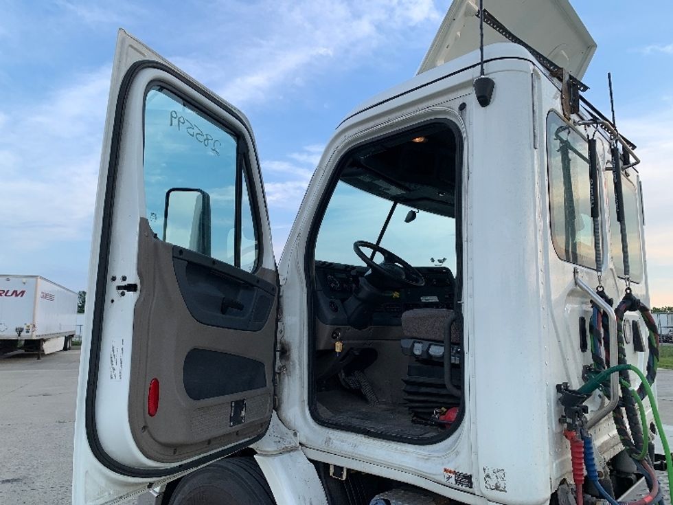 Day Cab Tractor-Heavy Duty Tractors-Freightliner-2020-Cascadia 11342ST-East Liberty-OH-93,392\n\t\tmiles-$ 44,750 - Image 9