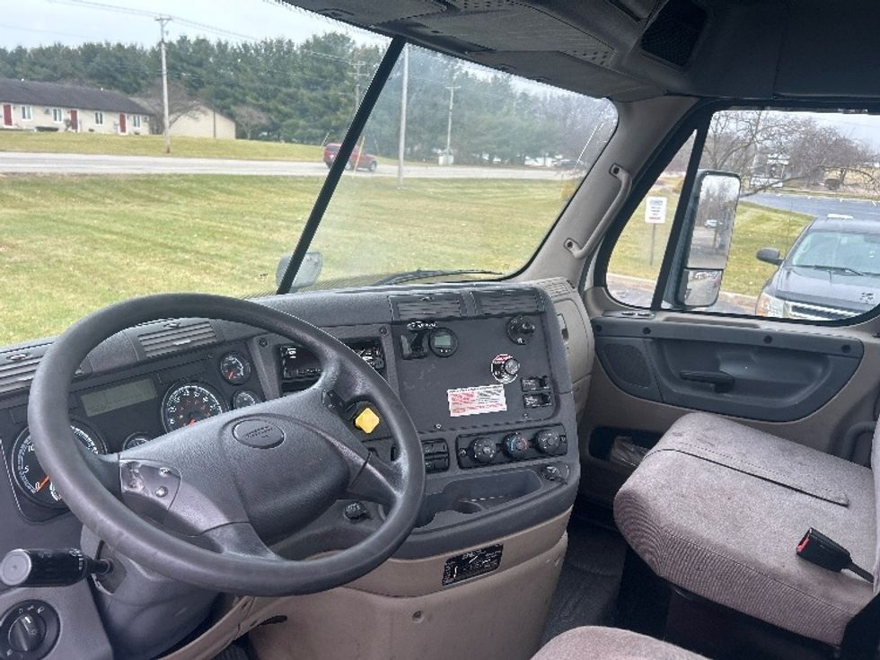 Day Cab Tractor-Heavy Duty Tractors-Freightliner-2020-Cascadia 11342ST-Elkhart-IN-179,127\n\t\tmiles-$ 39,000 - Image 10