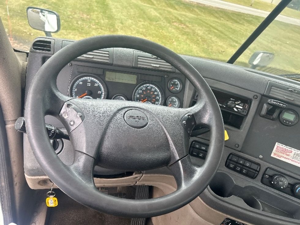 Day Cab Tractor-Heavy Duty Tractors-Freightliner-2020-Cascadia 11342ST-Elkhart-IN-179,127\n\t\tmiles-$ 39,000 - Image 11