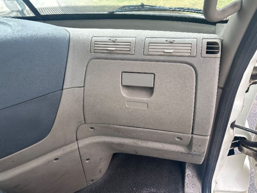 Day Cab Tractor-Heavy Duty Tractors-Freightliner-2020-Cascadia 11342ST-Elkhart-IN-179,127\n\t\tmiles-$ 39,000 - Image 13