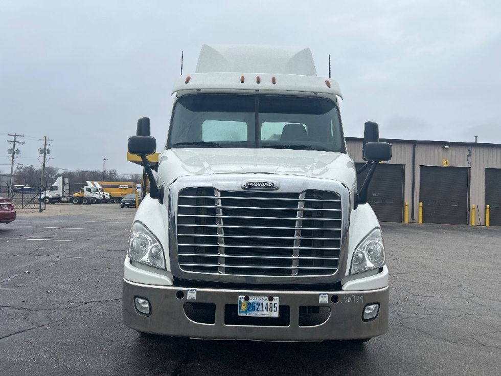 Day Cab Tractor-Heavy Duty Tractors-Freightliner-2020-Cascadia 11342ST-Elkhart-IN-179,127\n\t\tmiles-$ 39,000 - Image 2