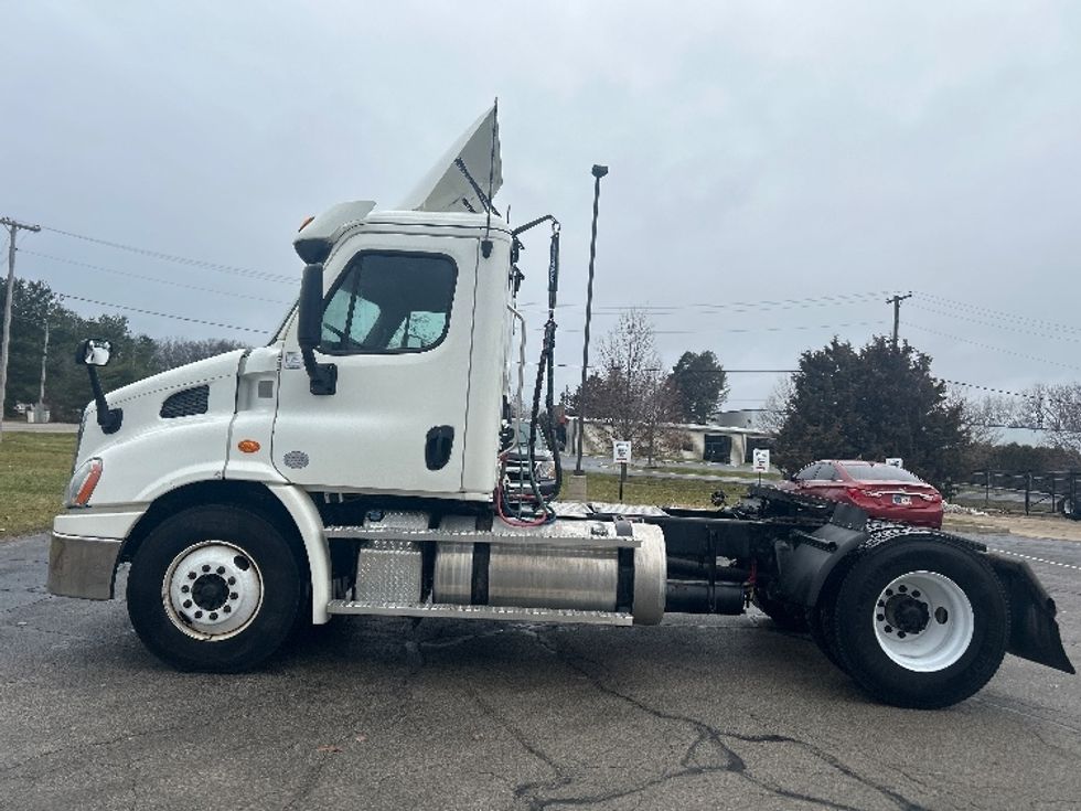 Day Cab Tractor-Heavy Duty Tractors-Freightliner-2020-Cascadia 11342ST-Elkhart-IN-179,127\n\t\tmiles-$ 39,000 - Image 4