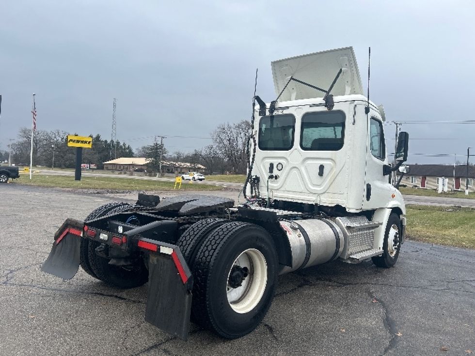 Day Cab Tractor-Heavy Duty Tractors-Freightliner-2020-Cascadia 11342ST-Elkhart-IN-179,127\n\t\tmiles-$ 39,000 - Image 7