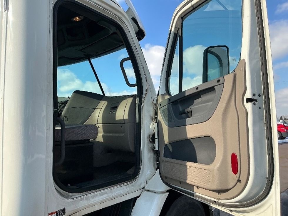 Day Cab Tractor-Heavy Duty Tractors-Freightliner-2020-Cascadia 11342ST-Elkhart-IN-269,996\n\t\tmiles-$ 35,000 - Image 12