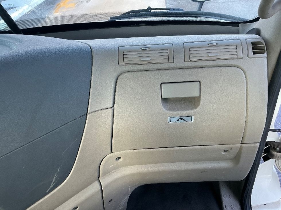 Day Cab Tractor-Heavy Duty Tractors-Freightliner-2020-Cascadia 11342ST-Elkhart-IN-269,996\n\t\tmiles-$ 35,000 - Image 13