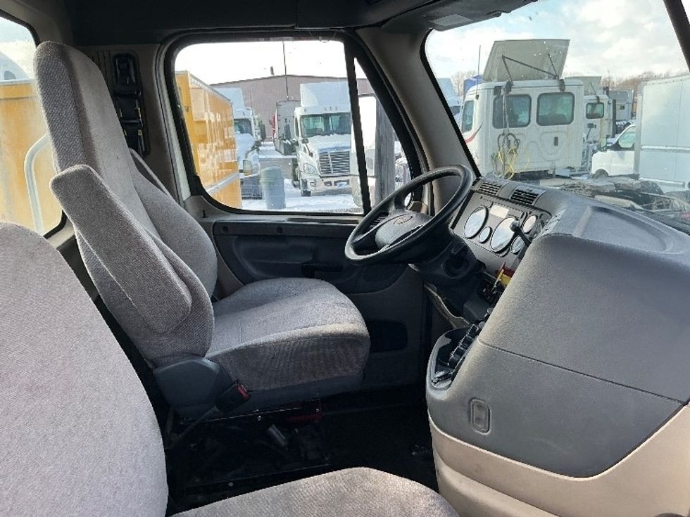 Day Cab Tractor-Heavy Duty Tractors-Freightliner-2020-Cascadia 11342ST-Elkhart-IN-269,996\n\t\tmiles-$ 35,000 - Image 14