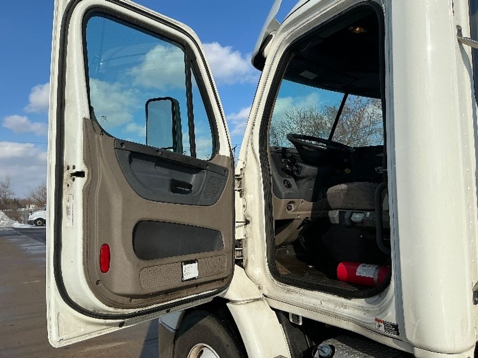 Day Cab Tractor-Heavy Duty Tractors-Freightliner-2020-Cascadia 11342ST-Elkhart-IN-269,996\n\t\tmiles-$ 35,000 - Image 9