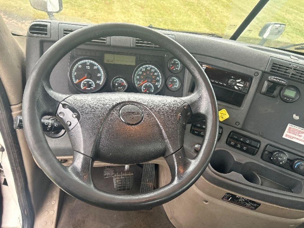 Day Cab Tractor-Heavy Duty Tractors-Freightliner-2020-Cascadia 11342ST-Elkhart-IN-286,129\n\t\tmiles-$ 34,250 - Image 11