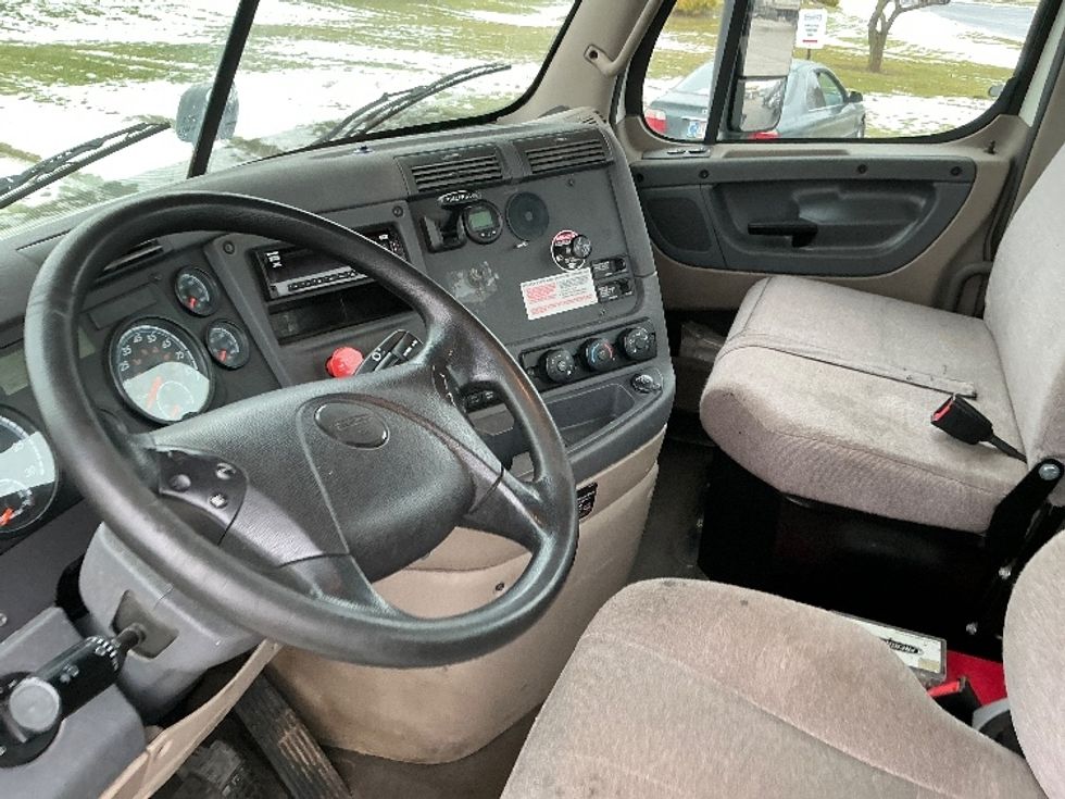 Day Cab Tractor-Heavy Duty Tractors-Freightliner-2020-Cascadia 11342ST-Elkhart-IN-286,277\n\t\tmiles-$ 34,250 - Image 10