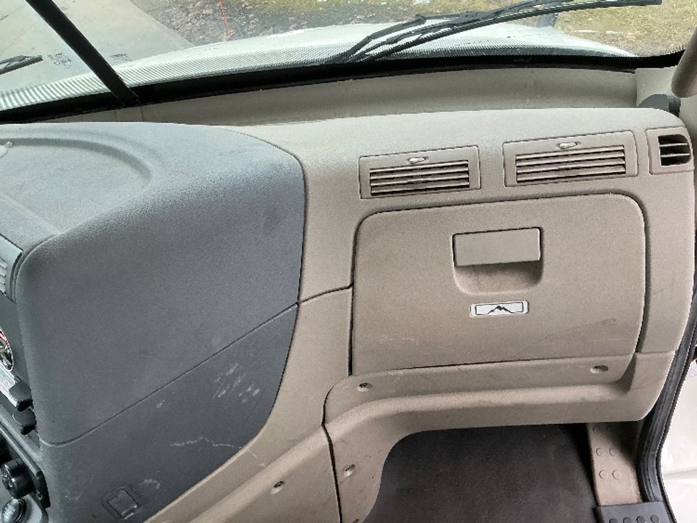 Day Cab Tractor-Heavy Duty Tractors-Freightliner-2020-Cascadia 11342ST-Elkhart-IN-286,277\n\t\tmiles-$ 34,250 - Image 13