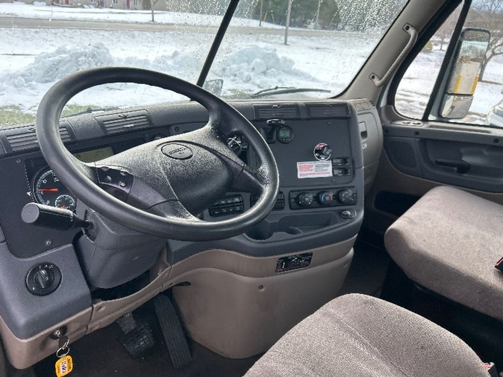 Day Cab Tractor-Heavy Duty Tractors-Freightliner-2020-Cascadia 11342ST-Elkhart-IN-295,696\n\t\tmiles-$ 34,000 - Image 10