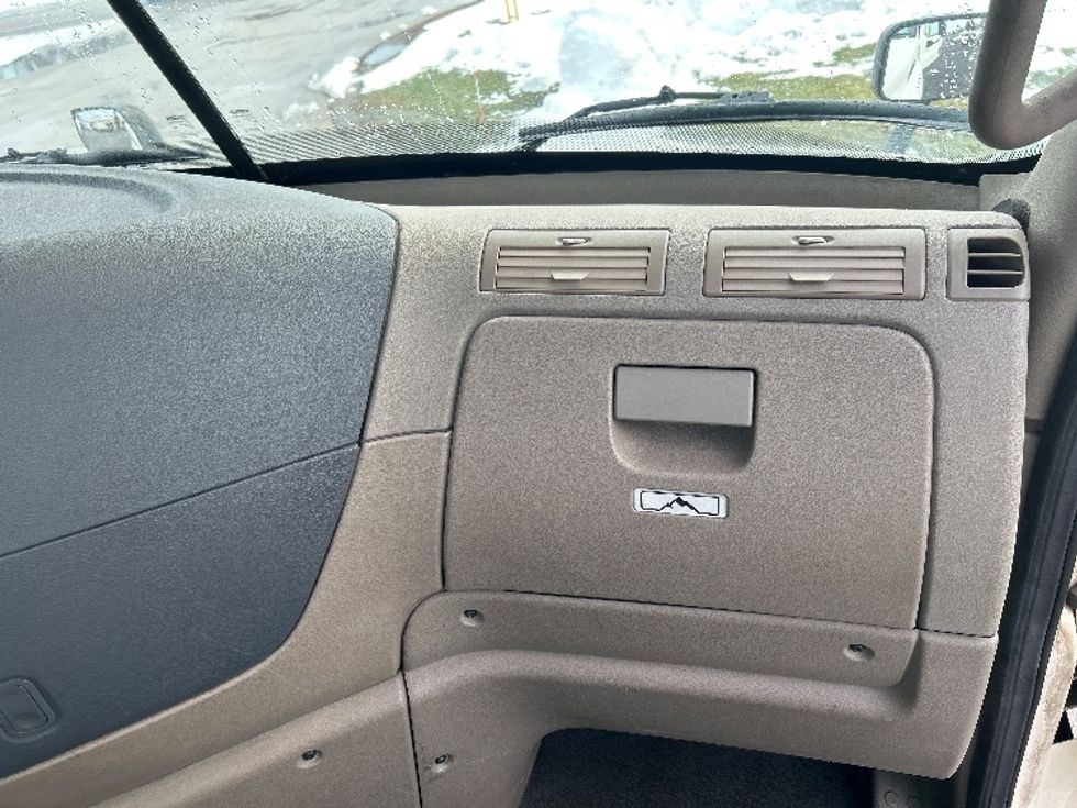 Day Cab Tractor-Heavy Duty Tractors-Freightliner-2020-Cascadia 11342ST-Elkhart-IN-295,696\n\t\tmiles-$ 34,000 - Image 13