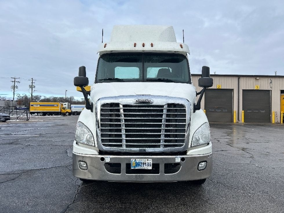 Day Cab Tractor-Heavy Duty Tractors-Freightliner-2020-Cascadia 11342ST-Elkhart-IN-295,696\n\t\tmiles-$ 34,000 - Image 2