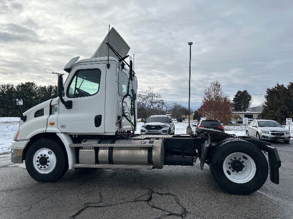 Day Cab Tractor-Heavy Duty Tractors-Freightliner-2020-Cascadia 11342ST-Elkhart-IN-295,696\n\t\tmiles-$ 34,000 - Image 4
