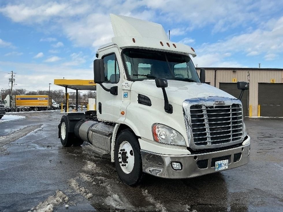 Day Cab Tractor-Heavy Duty Tractors-Freightliner-2020-Cascadia 11342ST-Elkhart-IN-300,257\n\t\tmiles-$ 33,500 - Image 1