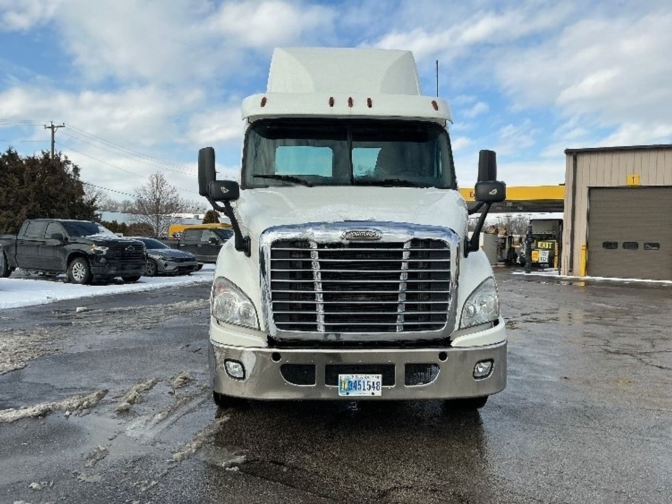 Day Cab Tractor-Heavy Duty Tractors-Freightliner-2020-Cascadia 11342ST-Elkhart-IN-300,257\n\t\tmiles-$ 33,500 - Image 2