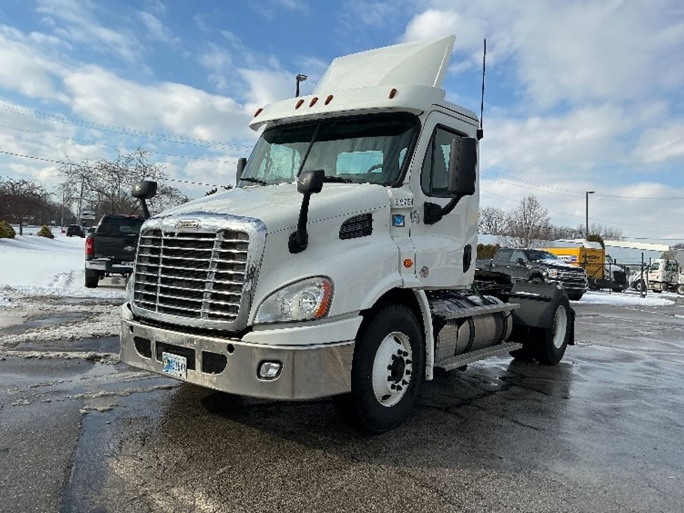 Day Cab Tractor-Heavy Duty Tractors-Freightliner-2020-Cascadia 11342ST-Elkhart-IN-300,257\n\t\tmiles-$ 33,500 - Image 3