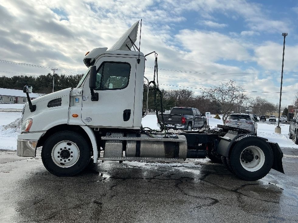 Day Cab Tractor-Heavy Duty Tractors-Freightliner-2020-Cascadia 11342ST-Elkhart-IN-300,257\n\t\tmiles-$ 33,500 - Image 4