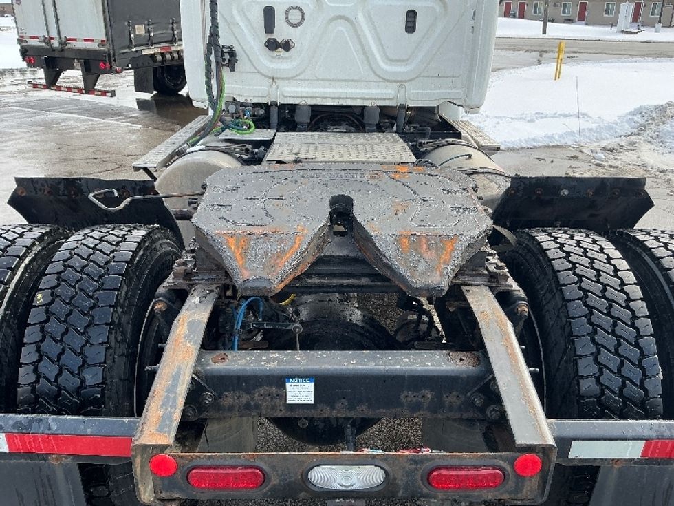 Day Cab Tractor-Heavy Duty Tractors-Freightliner-2020-Cascadia 11342ST-Elkhart-IN-300,257\n\t\tmiles-$ 33,500 - Image 6