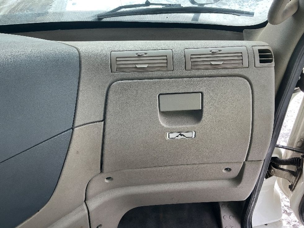 Day Cab Tractor-Heavy Duty Tractors-Freightliner-2020-Cascadia 11342ST-Elkhart-IN-394,342\n\t\tmiles-$ 29,250 - Image 13