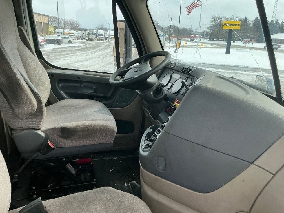 Day Cab Tractor-Heavy Duty Tractors-Freightliner-2020-Cascadia 11342ST-Elkhart-IN-394,342\n\t\tmiles-$ 29,250 - Image 14