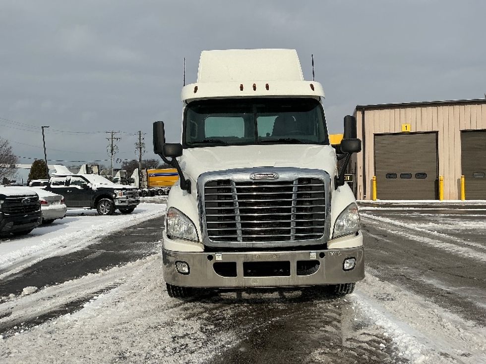 Day Cab Tractor-Heavy Duty Tractors-Freightliner-2020-Cascadia 11342ST-Elkhart-IN-394,342\n\t\tmiles-$ 29,250 - Image 2