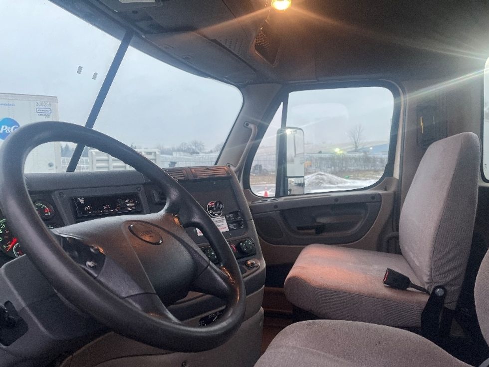 Day Cab Tractor-Heavy Duty Tractors-Freightliner-2020-Cascadia 11342ST-Elkhart-IN-435,182\n\t\tmiles-$ 27,250 - Image 10