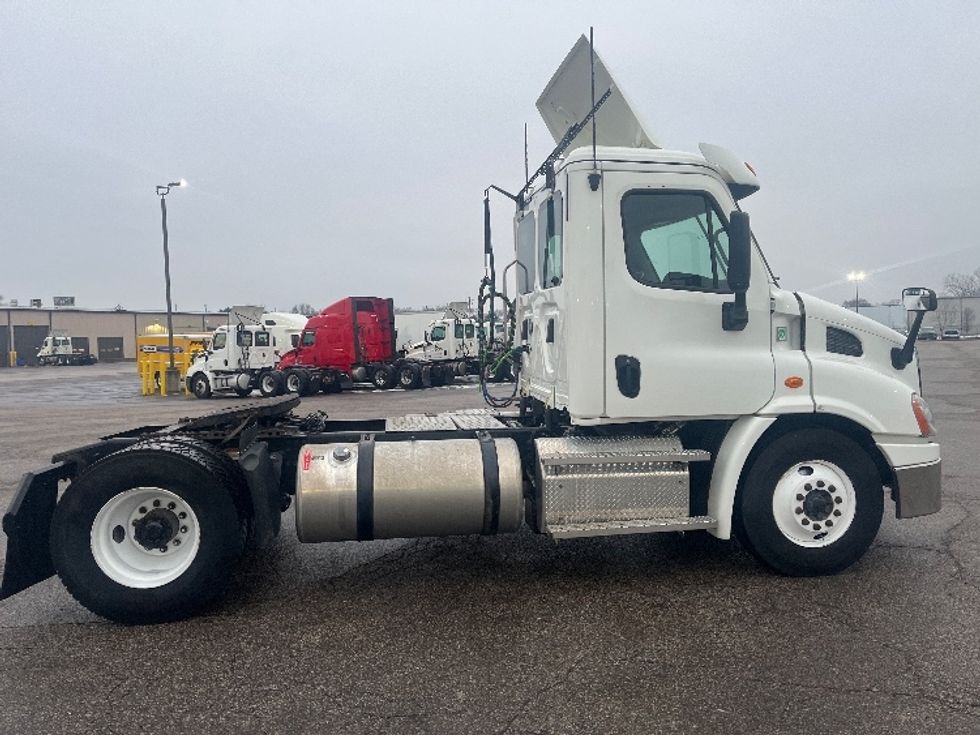 Day Cab Tractor-Heavy Duty Tractors-Freightliner-2020-Cascadia 11342ST-Elkhart-IN-435,182\n\t\tmiles-$ 27,250 - Image 8