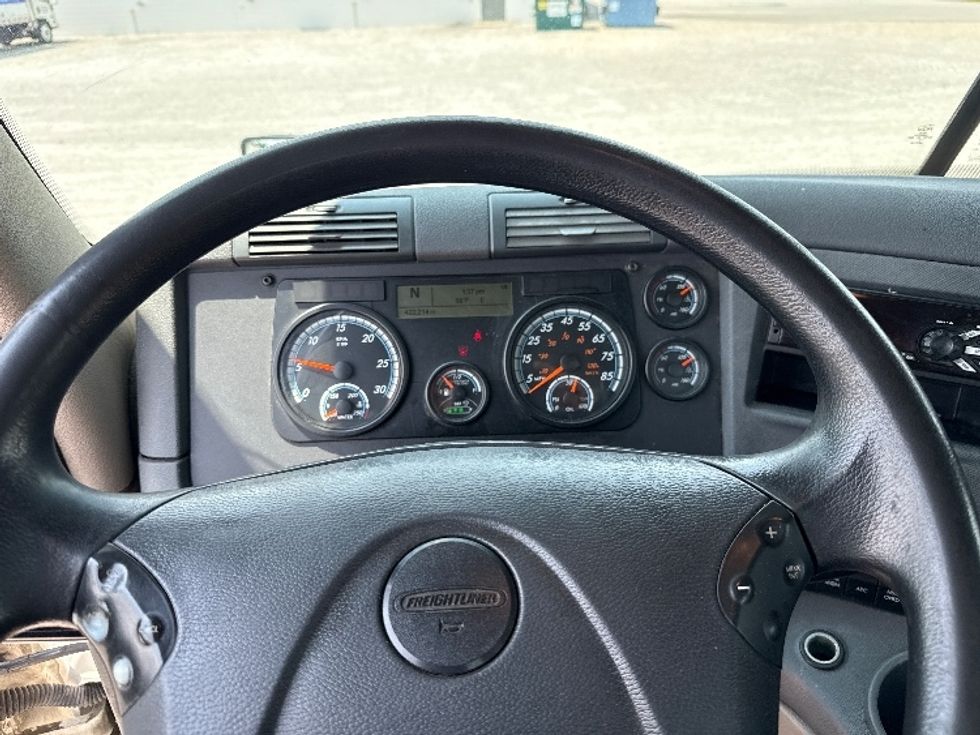 Day Cab Tractor-Heavy Duty Tractors-Freightliner-2020-Cascadia 11342ST-Findlay-OH-422,161\n\t\tmiles-$ 31,500 - Image 11
