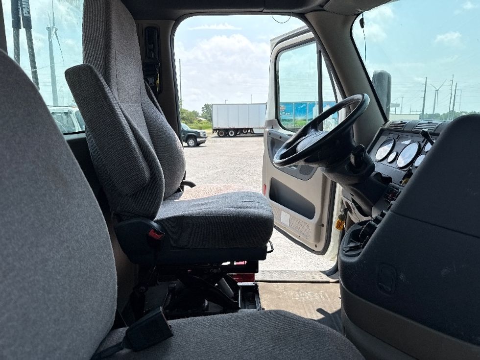 Day Cab Tractor-Heavy Duty Tractors-Freightliner-2020-Cascadia 11342ST-Findlay-OH-422,161\n\t\tmiles-$ 31,500 - Image 14