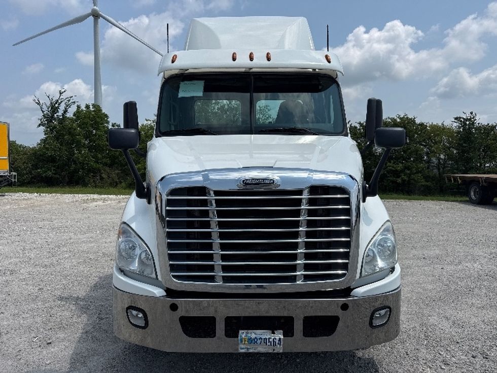 Day Cab Tractor-Heavy Duty Tractors-Freightliner-2020-Cascadia 11342ST-Findlay-OH-422,161\n\t\tmiles-$ 31,500 - Image 2