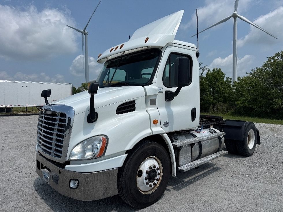 Day Cab Tractor-Heavy Duty Tractors-Freightliner-2020-Cascadia 11342ST-Findlay-OH-422,161\n\t\tmiles-$ 31,500 - Image 3