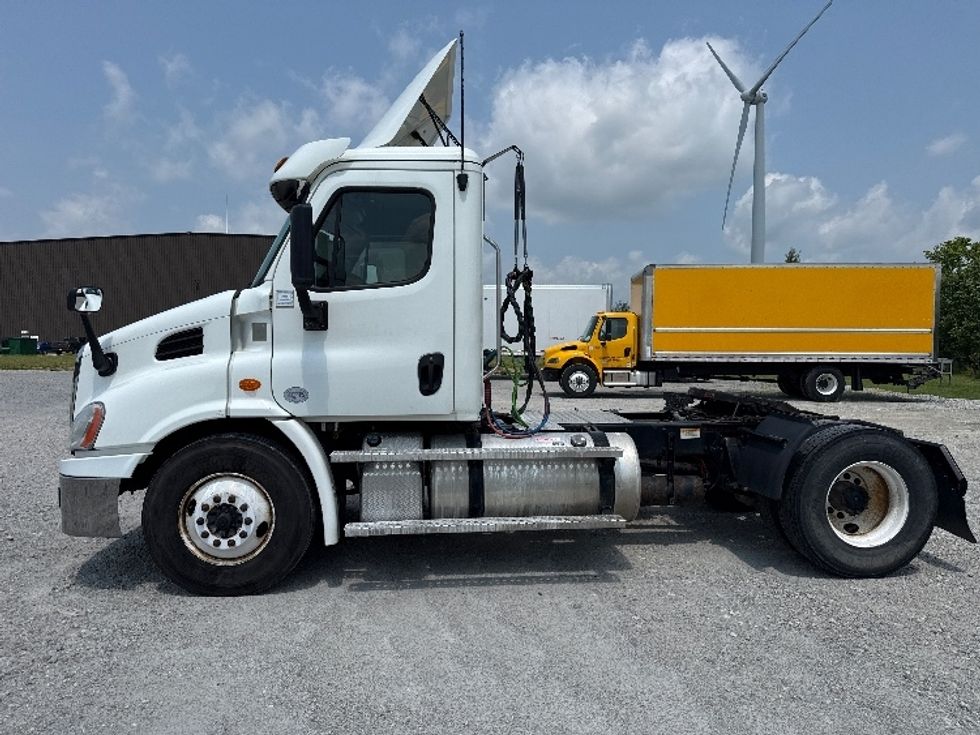 Day Cab Tractor-Heavy Duty Tractors-Freightliner-2020-Cascadia 11342ST-Findlay-OH-422,161\n\t\tmiles-$ 31,500 - Image 4